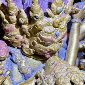 A Sino-Tibetan gilt bronze group of Mahakala and his consort Yab-Yum, 19th C. — photo 15