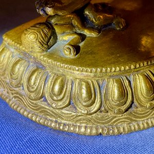 A Sino-Tibetan gilt bronze group of Mahakala and his consort Yab-Yum, 19th C. — photo 19
