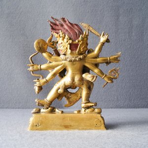 A Sino-Tibetan gilt bronze group of Mahakala and his consort Yab-Yum, 19th C. — photo 26