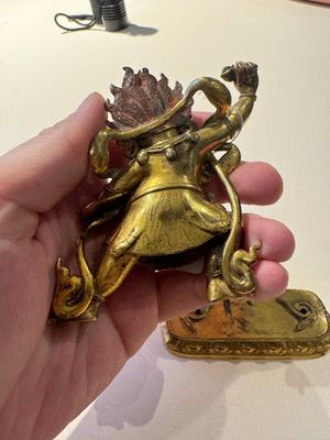 A Sino-Tibetan gilt-bronze Mahakala on stand, a Tibetan Vajradhaka and a Hayagriva, 19/20th C. — foto 14