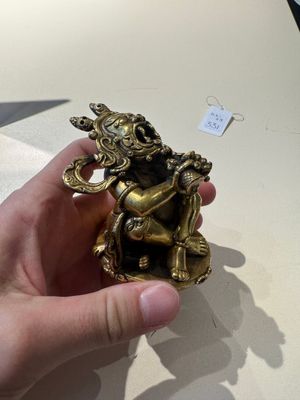 A Sino-Tibetan gilt-bronze Mahakala on stand, a Tibetan Vajradhaka and a Hayagriva, 19/20th C. — foto 22