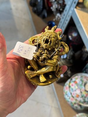 A Sino-Tibetan gilt-bronze Mahakala on stand, a Tibetan Vajradhaka and a Hayagriva, 19/20th C. — foto 24