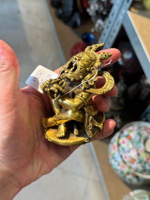 A Sino-Tibetan gilt-bronze Mahakala on stand, a Tibetan Vajradhaka and a Hayagriva, 19/20th C. — foto 25