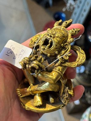 A Sino-Tibetan gilt-bronze Mahakala on stand, a Tibetan Vajradhaka and a Hayagriva, 19/20th C. — foto 26