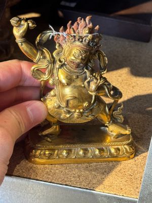 A Sino-Tibetan gilt-bronze Mahakala on stand, a Tibetan Vajradhaka and a Hayagriva, 19/20th C. — foto 33