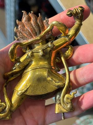 A Sino-Tibetan gilt-bronze Mahakala on stand, a Tibetan Vajradhaka and a Hayagriva, 19/20th C. — foto 36