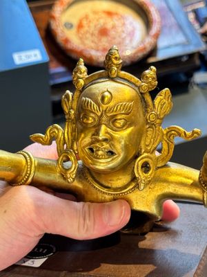 A Sino-Tibetan gilt-bronze Mahakala on stand, a Tibetan Vajradhaka and a Hayagriva, 19/20th C. — foto 43