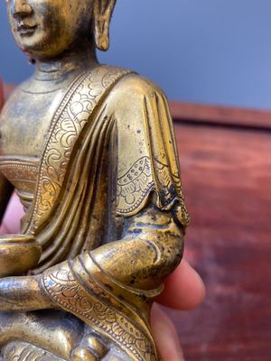 A Sino-Tibetan gilt bronze Medicine Buddha or Bhaishajyaguru, 16th C. — photo 12