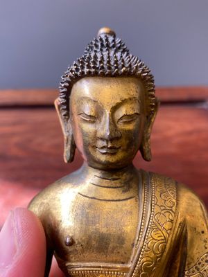 A Sino-Tibetan gilt bronze Medicine Buddha or Bhaishajyaguru, 16th C. — photo 15