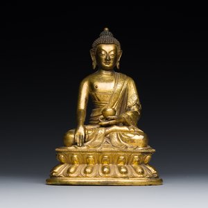 A Sino-Tibetan gilt bronze Medicine Buddha or Bhaishajyaguru, 16th C. — photo 1