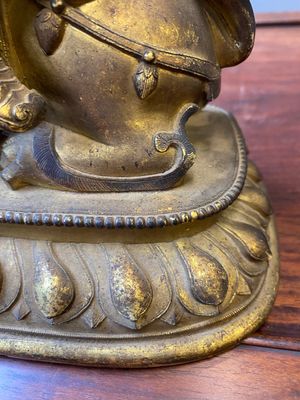 A Sino-Tibetan gilt bronze sculpture of Vaishravana on a Buddhist lion, probably 17th C. — 照片 17