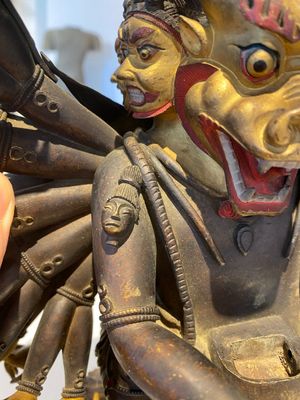 A Sino-Tibetan gilt bronze sculpture of Yamantaka, probably 17/18th C. — photo 12