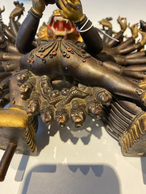 A Sino-Tibetan gilt bronze sculpture of Yamantaka, probably 17/18th C. — photo 15