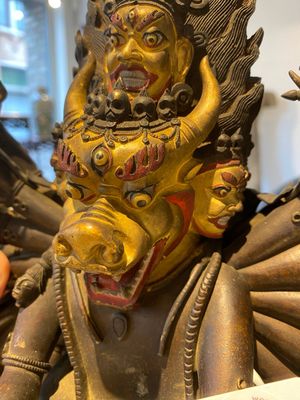 A Sino-Tibetan gilt bronze sculpture of Yamantaka, probably 17/18th C. — photo 9