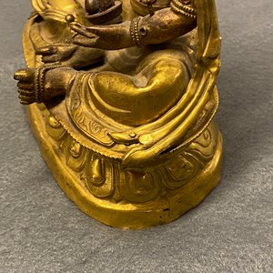 A Sino-Tibetan gilt copper alloy figure of Buddha, 18/19th C. — photo 20