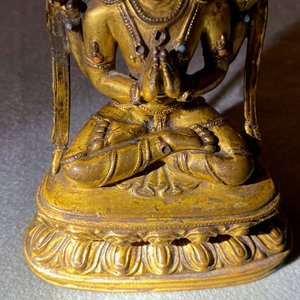 A Sino-Tibetan inlaid gilt bronze figure of Buddha, Ming — photo 20