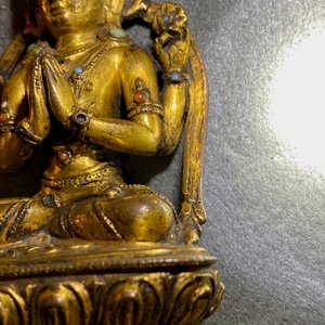 A Sino-Tibetan inlaid gilt bronze figure of Buddha, Ming — photo 29