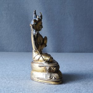 A Sino-Tibetan inlaid gilt bronze figure of Buddha, Ming — photo 8