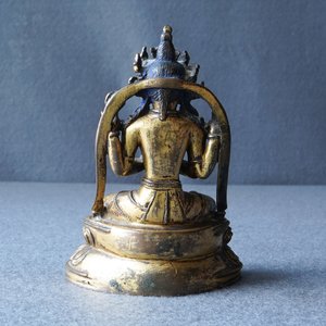 A Sino-Tibetan inlaid gilt bronze figure of Buddha, Ming — photo 9