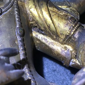 A Sino-Tibetan inlaid gilt bronze figure of Ushnishavijaya, 18th C. — 照片 38