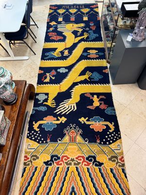 A Sino-Tibetan inscribed woollen 'Dragon' pillar carpet, 19th C. — photo 1