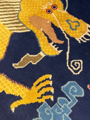 A Sino-Tibetan inscribed woollen 'Dragon' pillar carpet, 19th C. — photo 14