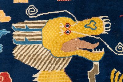 A Sino-Tibetan inscribed woollen 'Dragon' pillar carpet, 19th C. — photo 6