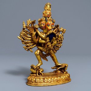 A Sino-Tibetan painted gilt bronze figure of Yamantaka and consort, 19/20th C. — 照片 1
