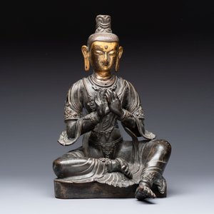 A Sino-Tibetan parcel-gilt-bronze figure of a Bodhisattva, 19/20th C. — foto 2