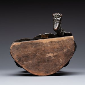 A Sino-Tibetan parcel-gilt-bronze figure of a Bodhisattva, 19/20th C. — foto 7
