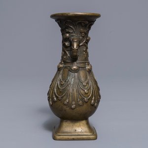 A Sino-Tibetan silver-inlaid bronze vase, 18/19th C. — 照片 4