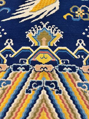 A Sino-Tibetan woollen 'dragon' pillar carpet, 19th C. — photo 2