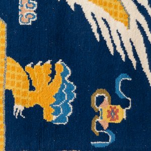 A Sino-Tibetan woollen 'dragon' pillar carpet, 19th C. — photo 3