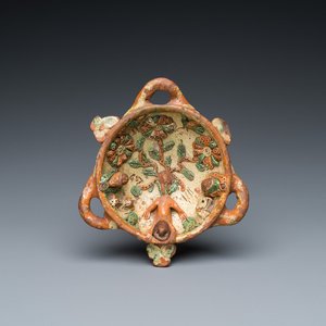 A slip-decorated three-handled earthenware bowl, probably Germany, 16/17th C. — photo 1