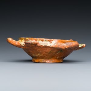 A slip-decorated three-handled earthenware bowl, probably Germany, 16/17th C. — photo 5