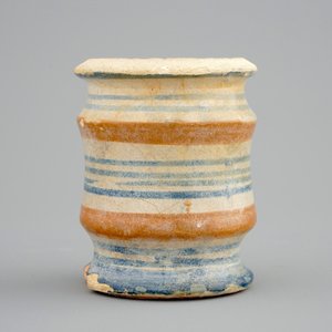 A small Antwerp maiolica albarello, ca. 1580 — 照片 3