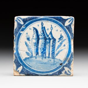 A small blue and white Dutch Delft 'castle' medallion tile, late 16th C. — photo 1
