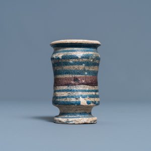 A small blue, white and manganese maiolica albarello, Antwerp or Northern Netherlands, 16/17th C. — photo 2