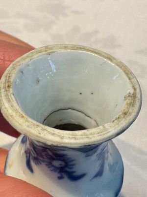 A small Chinese blue and white covered vase and a miniature salt, Kangxi — 照片 25