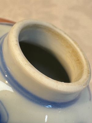 A small Chinese blue and white covered vase and a miniature salt, Kangxi — 照片 8