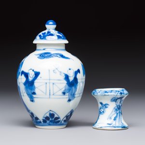 A small Chinese blue and white covered vase and a miniature salt, Kangxi — 照片 6