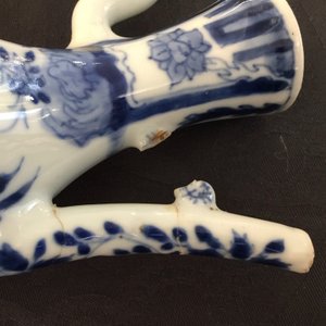 A small Chinese blue and white jug with a naked European, Kangxi — photo 11