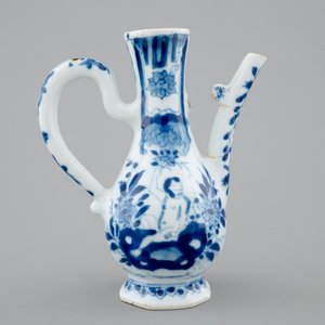 A small Chinese blue and white jug with a naked European, Kangxi — photo 3