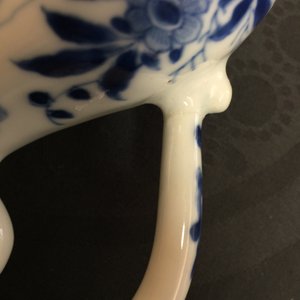A small Chinese blue and white jug with a naked European, Kangxi — photo 10