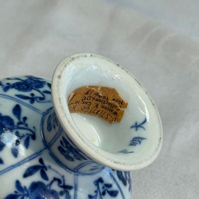 A small Chinese blue and white ko-sometsuke 'Ji 吉' tea container — foto 37