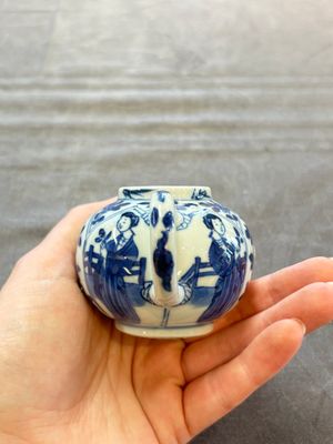 A small Chinese blue and white 'Long Eliza' teapot and cover, jade mark, Kangxi — 照片 5