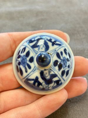 A small Chinese blue and white 'Long Eliza' teapot and cover, jade mark, Kangxi — 照片 8