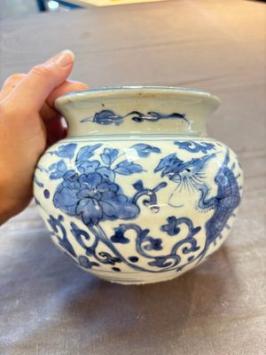 A small Chinese blue and white 'phoenixes and peonies' jar, Wanli — photo 1