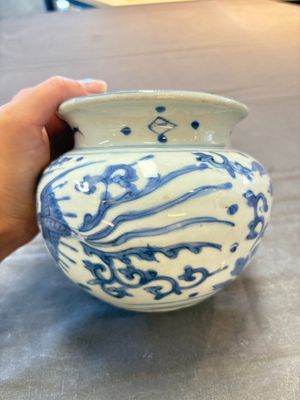 A small Chinese blue and white 'phoenixes and peonies' jar, Wanli — photo 2