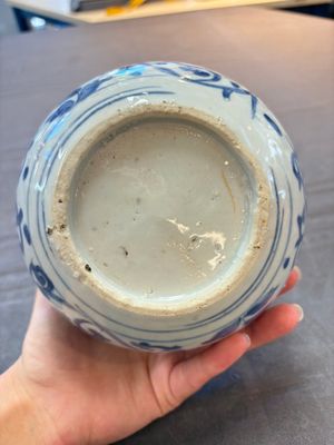 A small Chinese blue and white 'phoenixes and peonies' jar, Wanli — photo 6